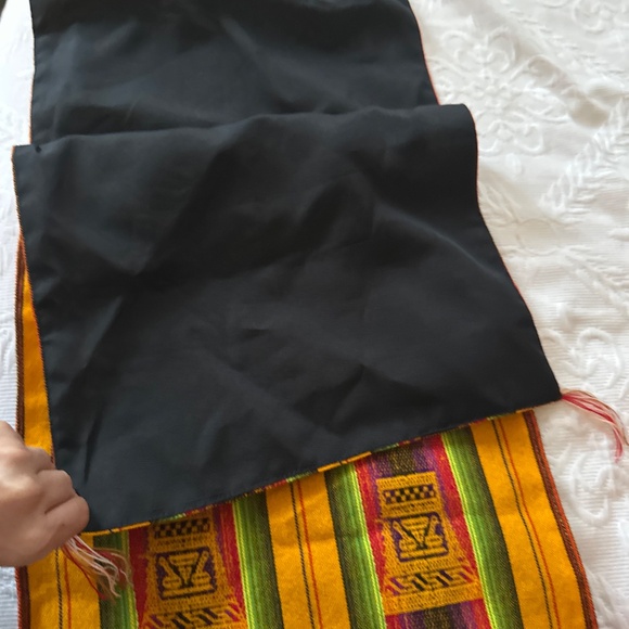 Table runner - Picture 2 of 2